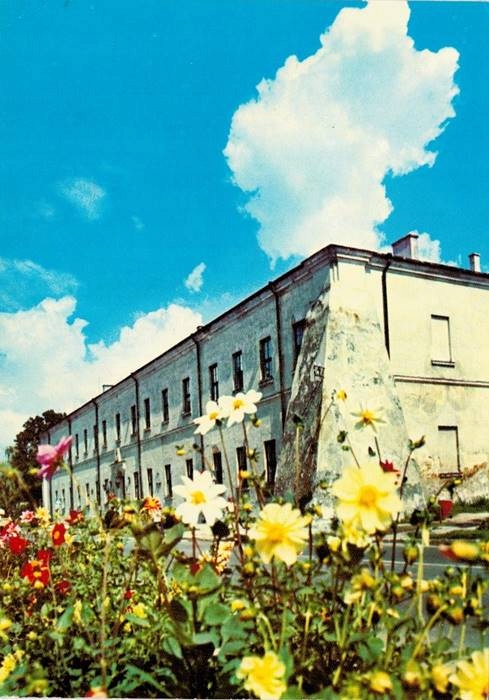 Pocztówka ZAMOŚĆ GMACH DAWNEJ AKADEMII ZAMOJSKIEJ XVII w.