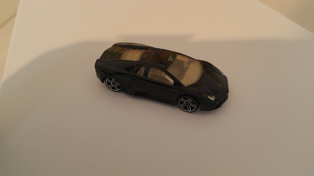 Hot Wheels N4024 LAMBORGHINI REVENTON