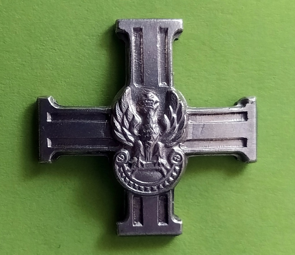 Krzyż z orzełkiem - współczesna miniaturka