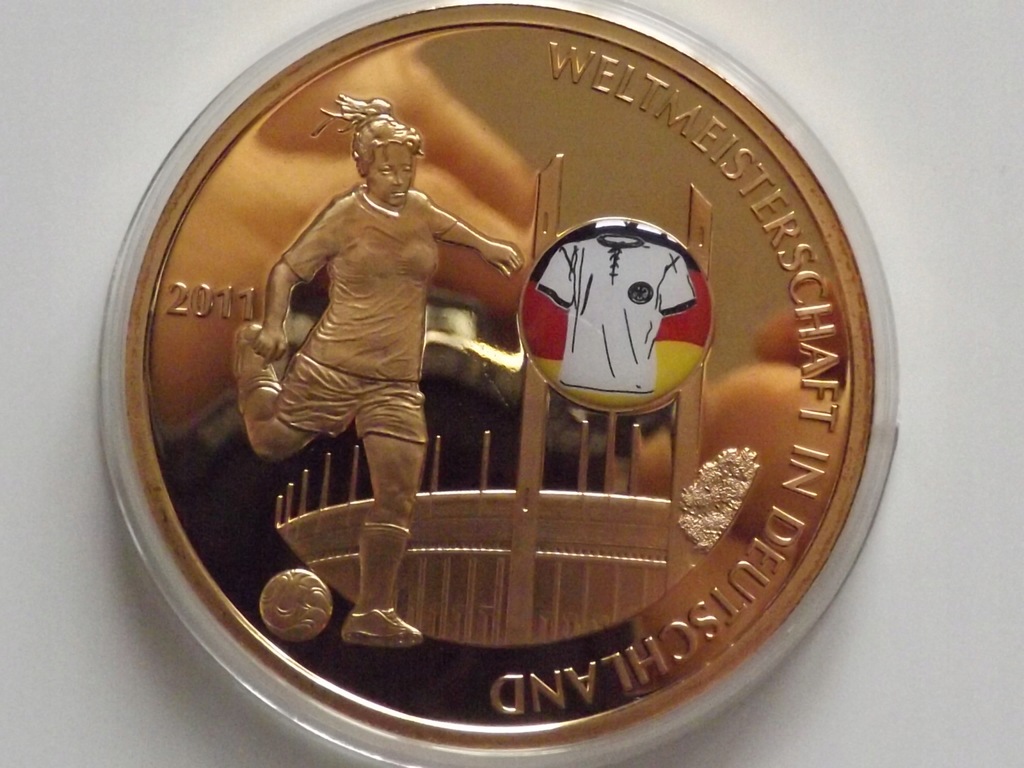 Mistrzostwa Świata w Piłce Nożnej Kobiet 2011 , złocona Lustrzanka 50 mm