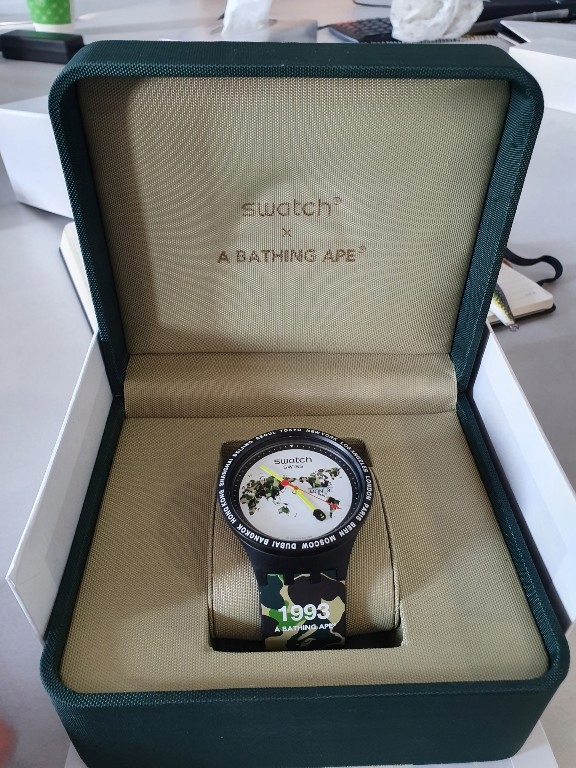 nowy zegarek Bape x Swatch, limitowana edycja.