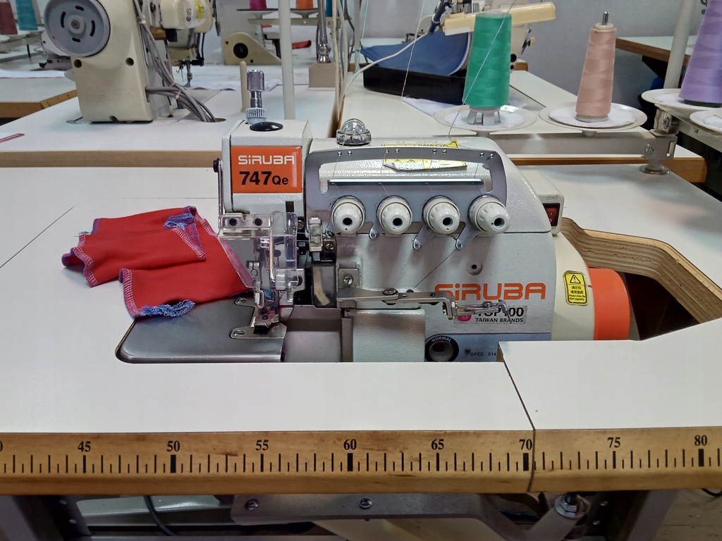 OWERLOK OVERLOCK 4 NITKOWY SIRUBA 747 QE servo 230 v