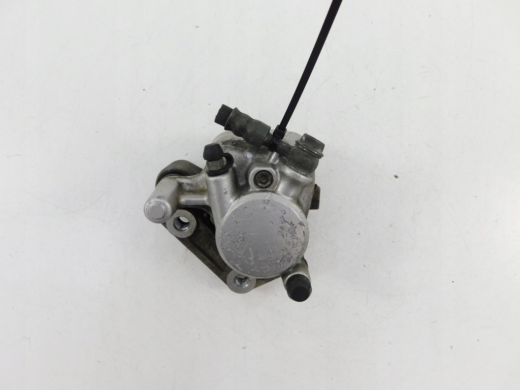 SUZUKI MARAUDER 125 ZACISK HAMULCA PRZÓD