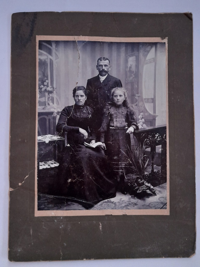 Stare duże zdjęcie rodzina Gniezno Gnesen przedwojenne 31,5 x 23,5 cm