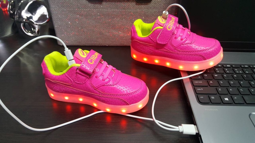 Buty Do Shuffle Dance Dla Dzieci DZIECIĘCE BUTY LED ŚWIECĄCE SHUFFLE DANCE P`18 r30 - 7324973163