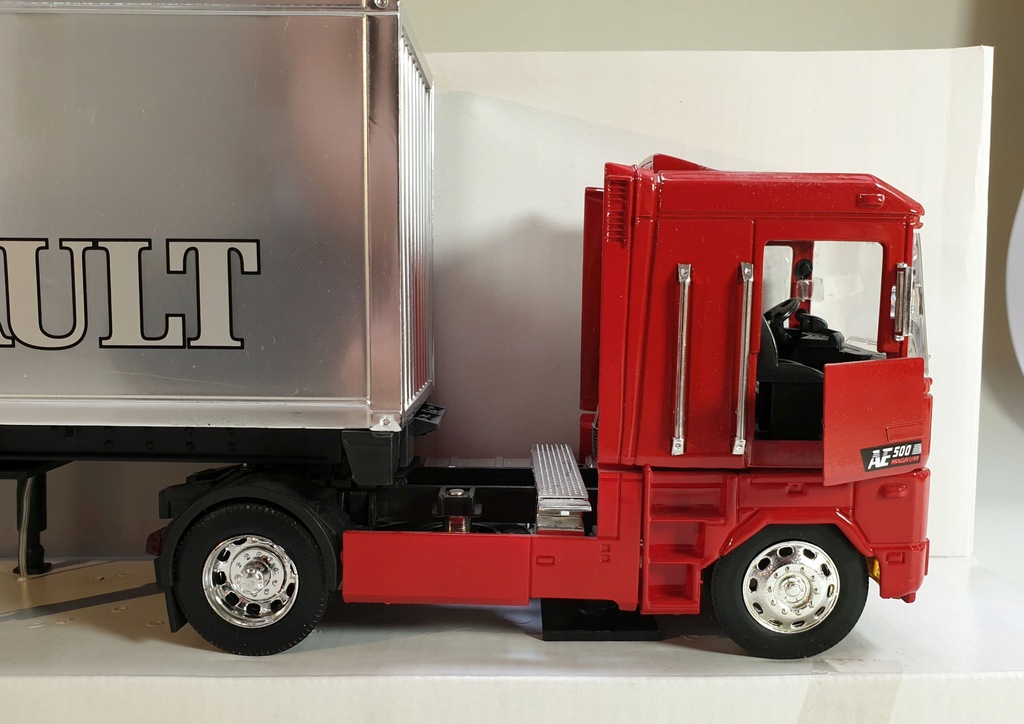 Renault Magnum AE500 1:32 - 8158929691 - oficjalne archiwum