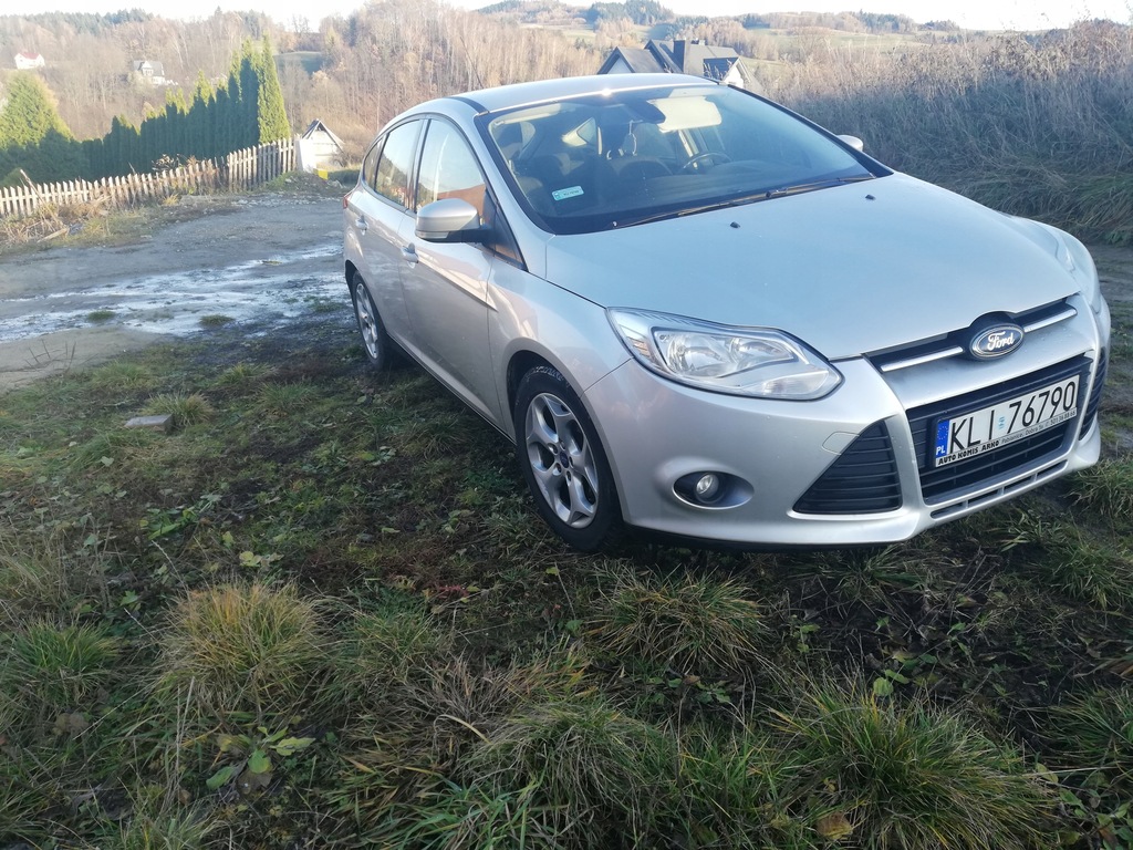 FORD FOCUS III sedan 1.6 TDCi 115 KM