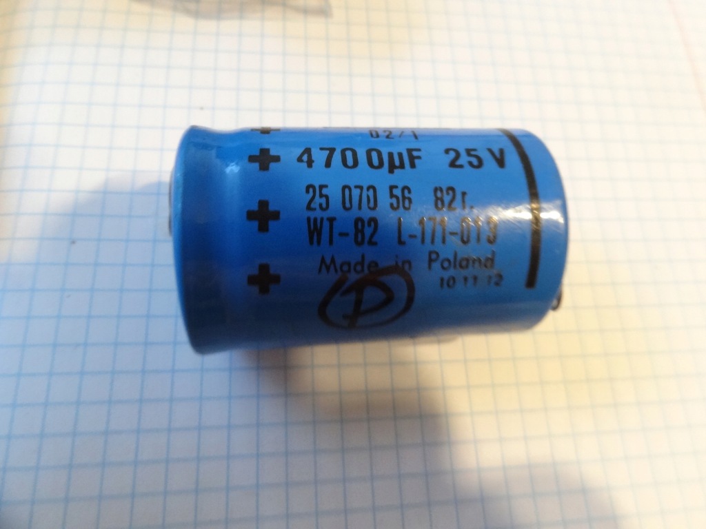 4700mF/25 V kondensator elektrolit. Elwa 82r.