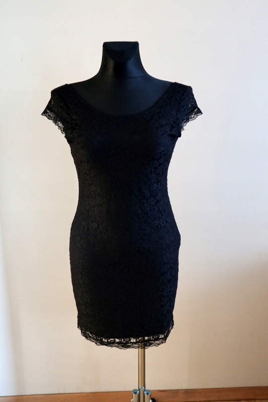 klasyczna czarna sukienka koronkowa M