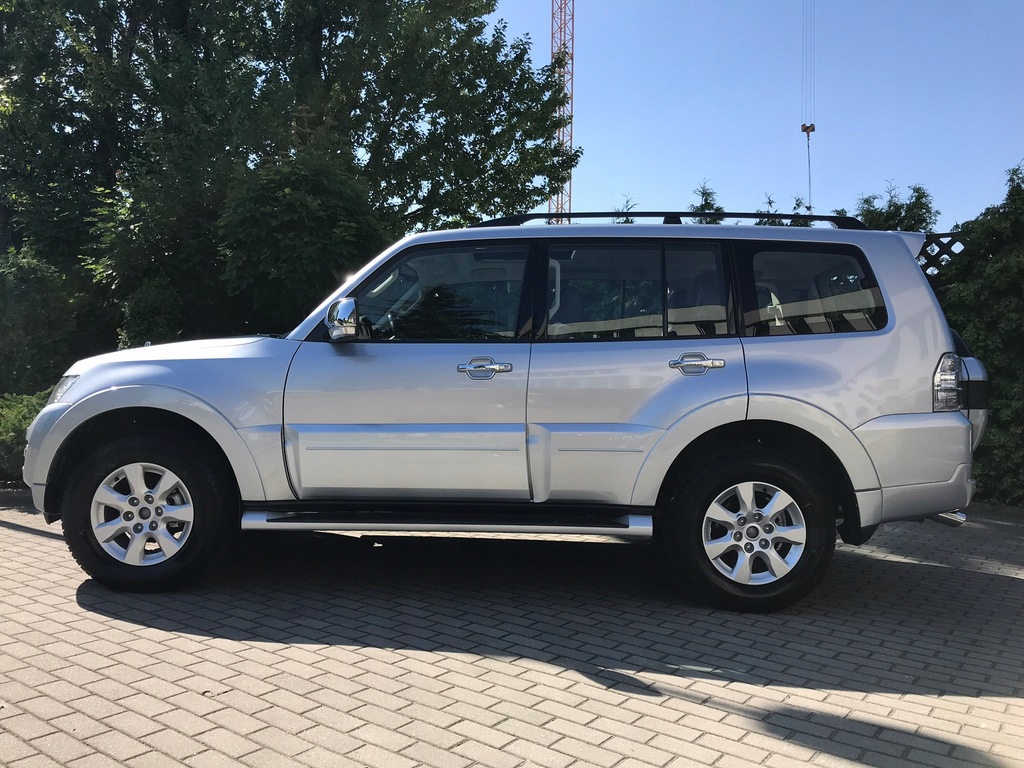 Mitsubishi Pajero GLS 3.5 V6 Benzyna srebrny! Nowy