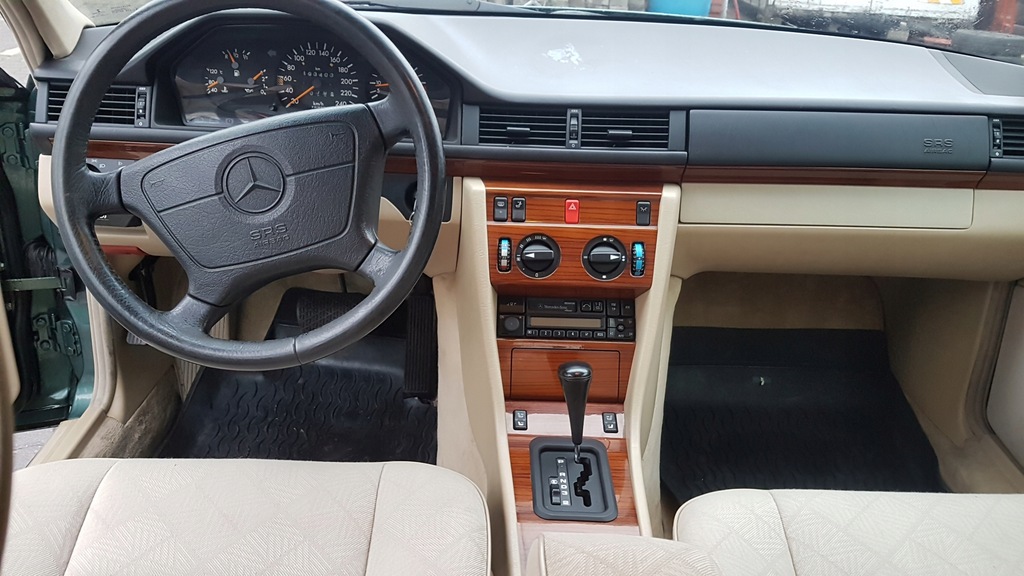 Mercedes Klasa E W124 Szeroka listwa stan IDEAŁ