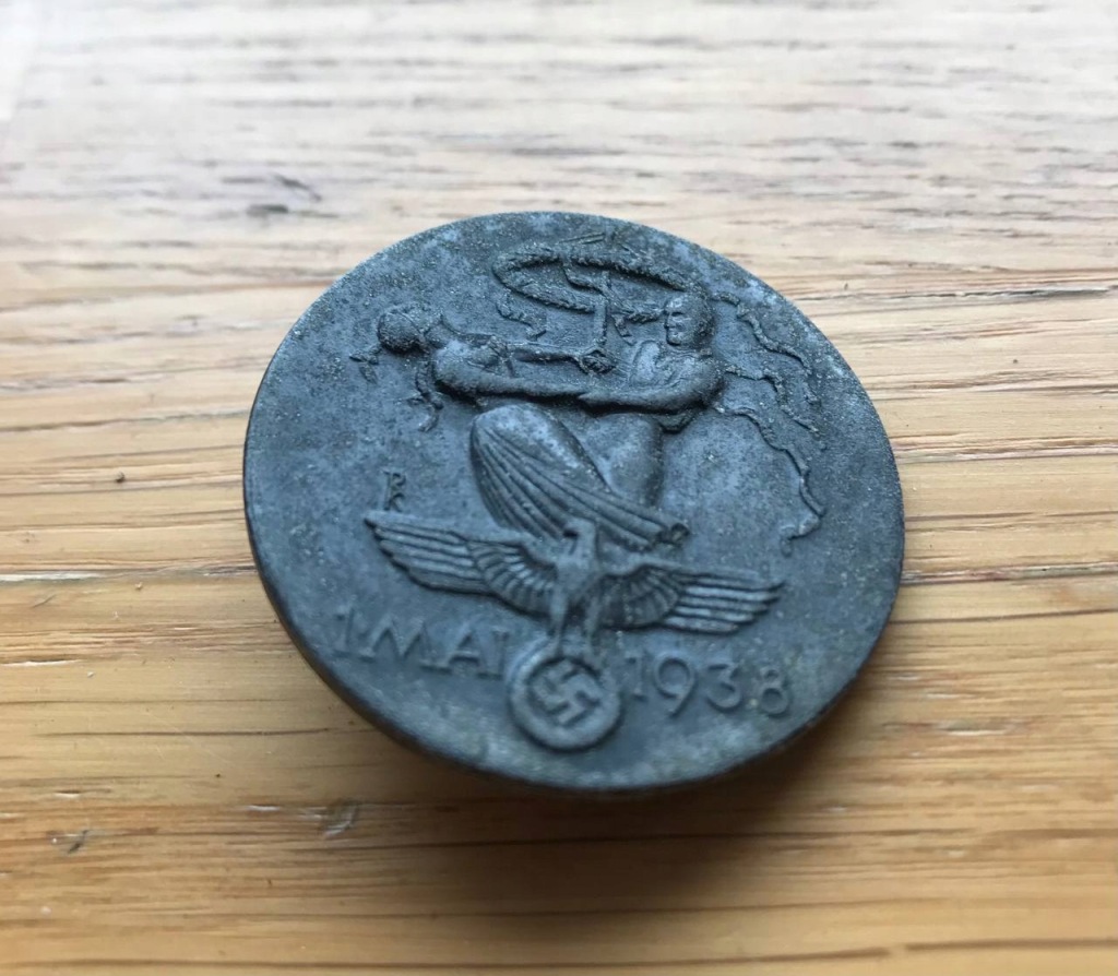 Rzesza. Odznaka 1 MAI 1938, sygnowana