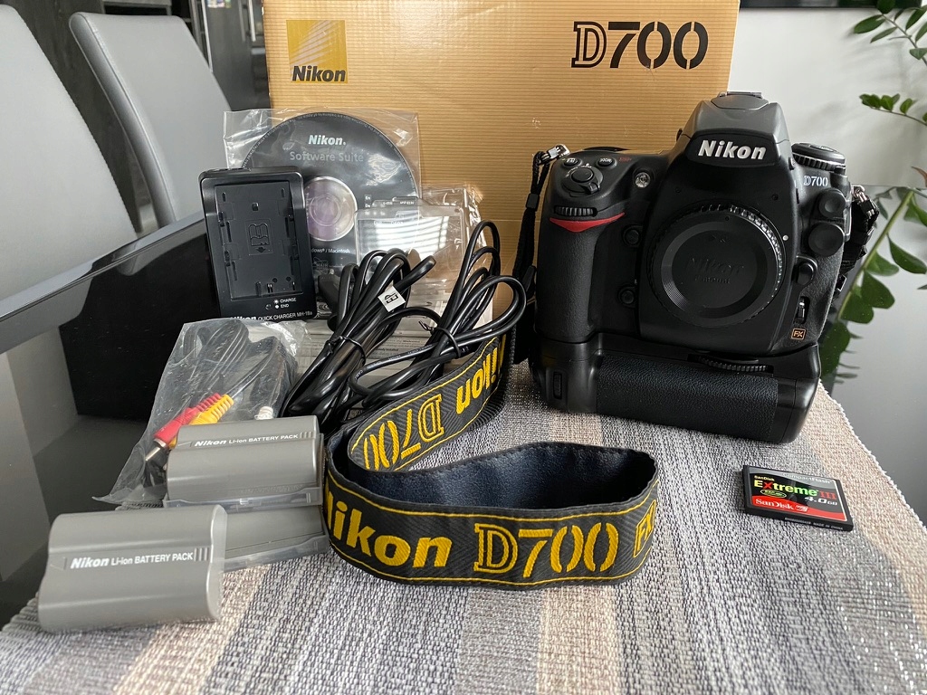 Nikon D700 + grip. Jak nowy. Tylko 10 tys. zdjęć!