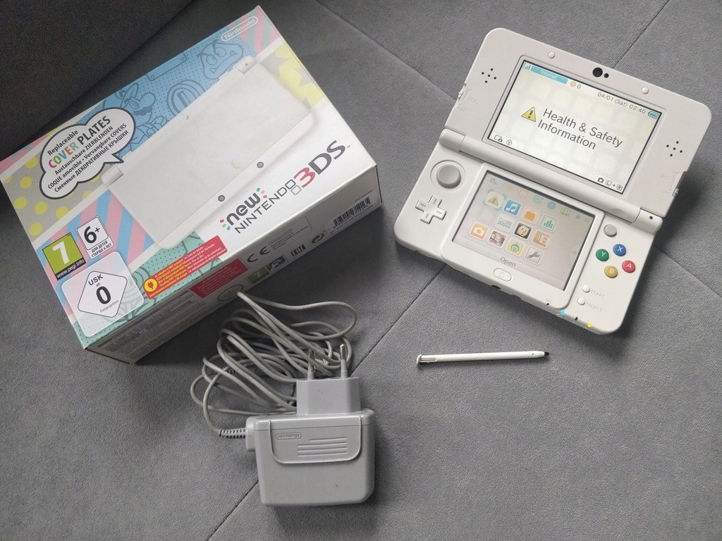 New Nintendo 3DS komplet + ładowarka