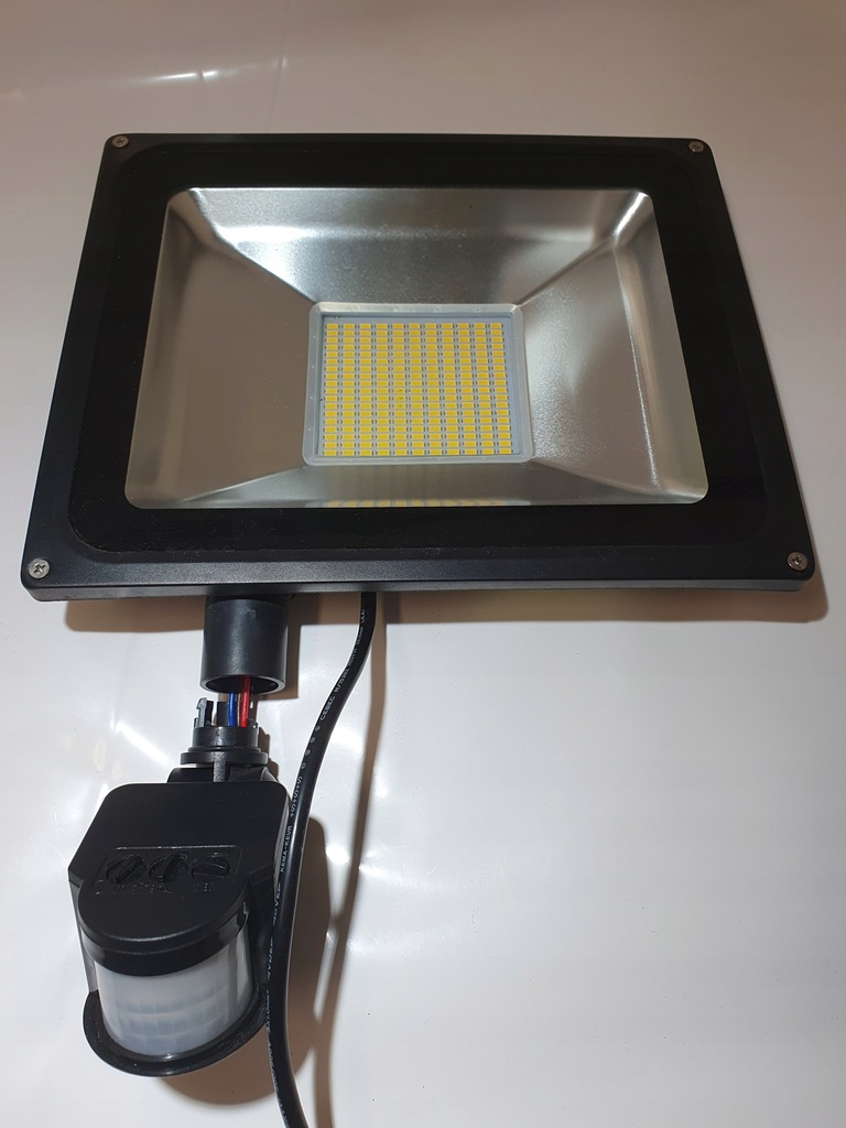 LAMPA LED Z FOTOKOMÓRKĄ FLOODLIGHT GPF100WB