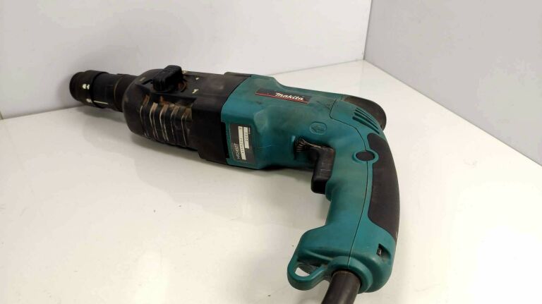 MAKITA HR2470 MŁOTOWIERTARKA SDS PLUS KUCIE 780W