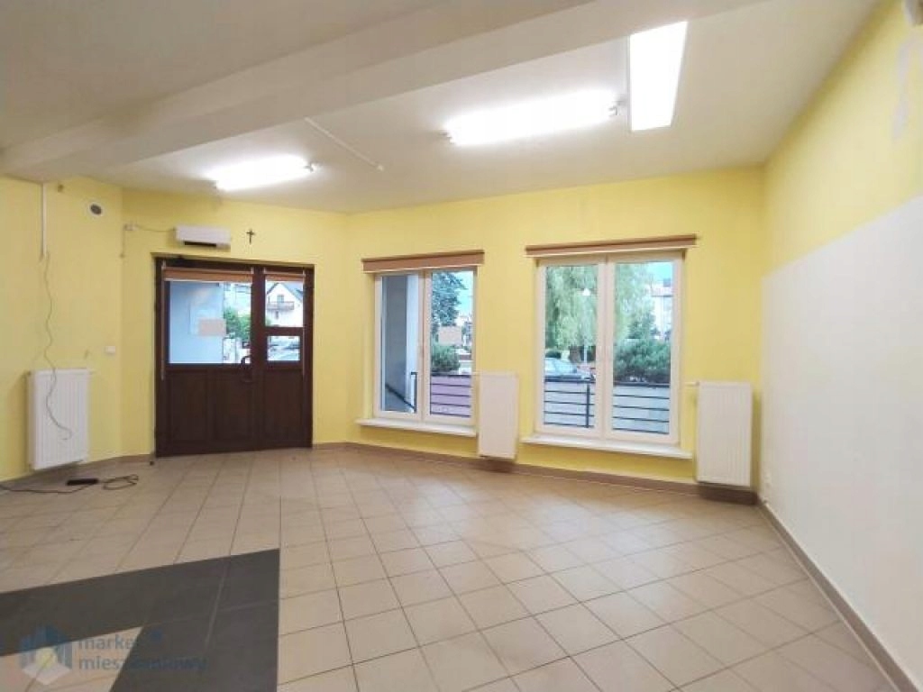 Komercyjne, Różan, Różan (gm.), 80 m²