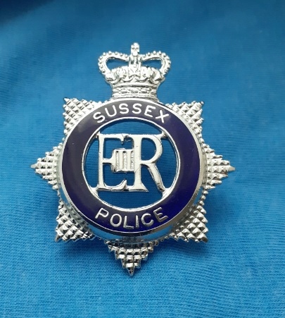 odznaka na czapkę - Police - policja Sussex - UK