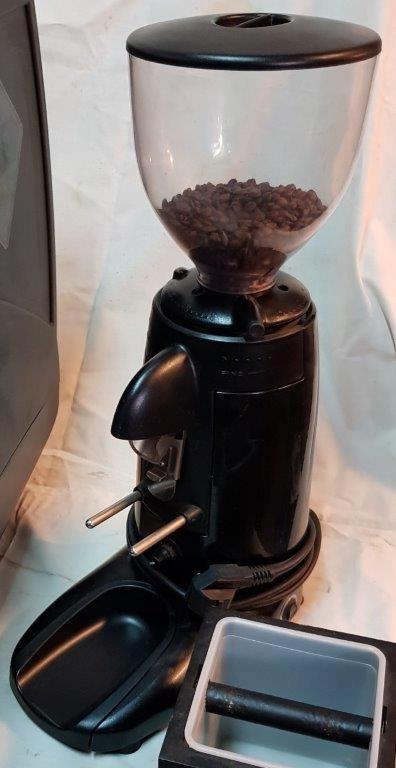 Gastronomiczny młynek do kawy Wega 5.8 INSTANT