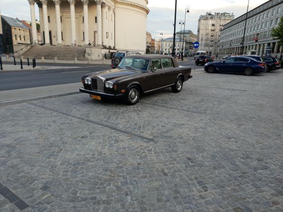 Do ślubu zabytkowy Rolls Royce silver shadow