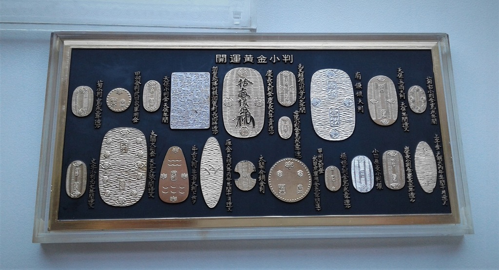 monety japońskie koban, isshu, bu, display