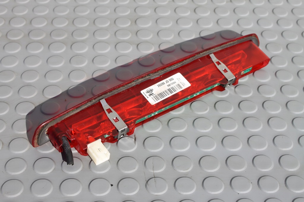TRZECIE ŚWIATŁO STOP KLAPY NISSAN QASHQAI J10 06