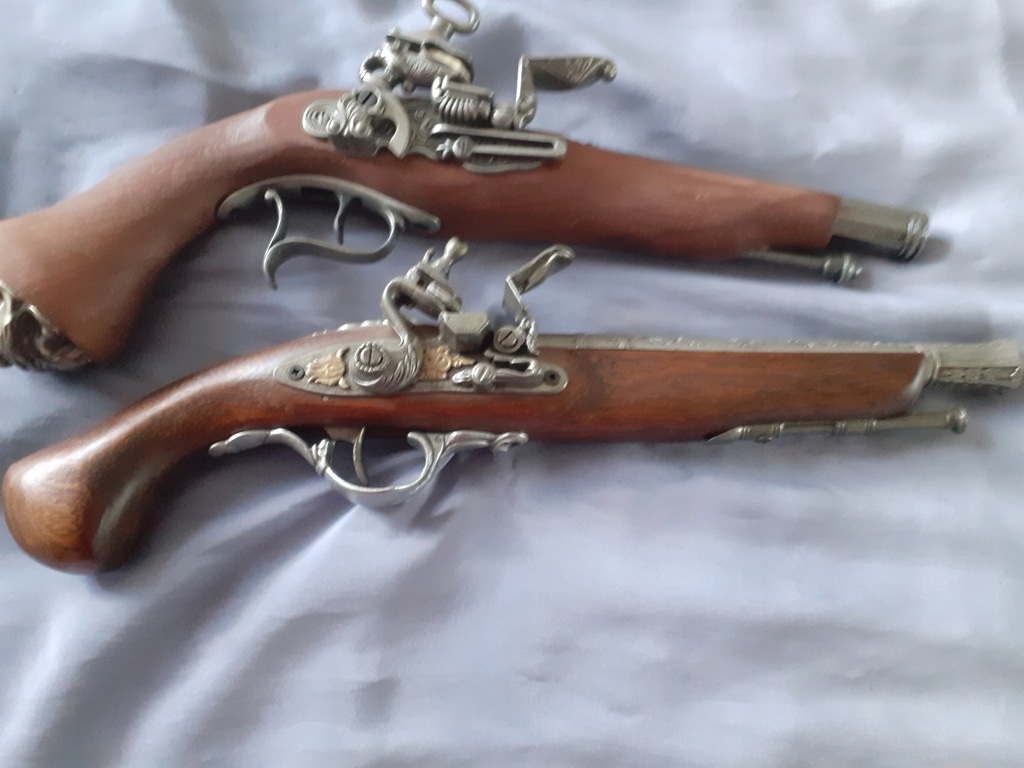Replika Broni - pistolety kolekcjonerskie