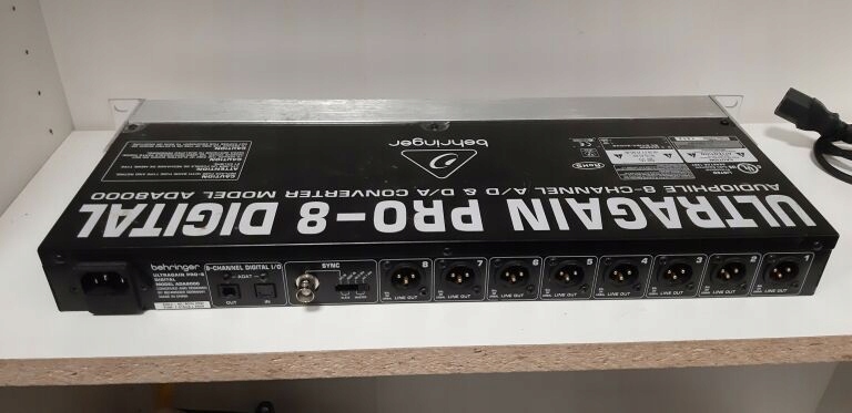 BEHRINGER ULTRAGAIN PRO - 8 DIGITAL ADA8000