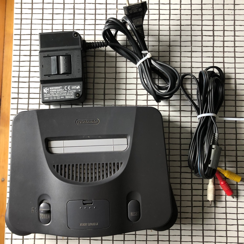 Nintendo 64 + zasilacz, kabel av, Jumper pack