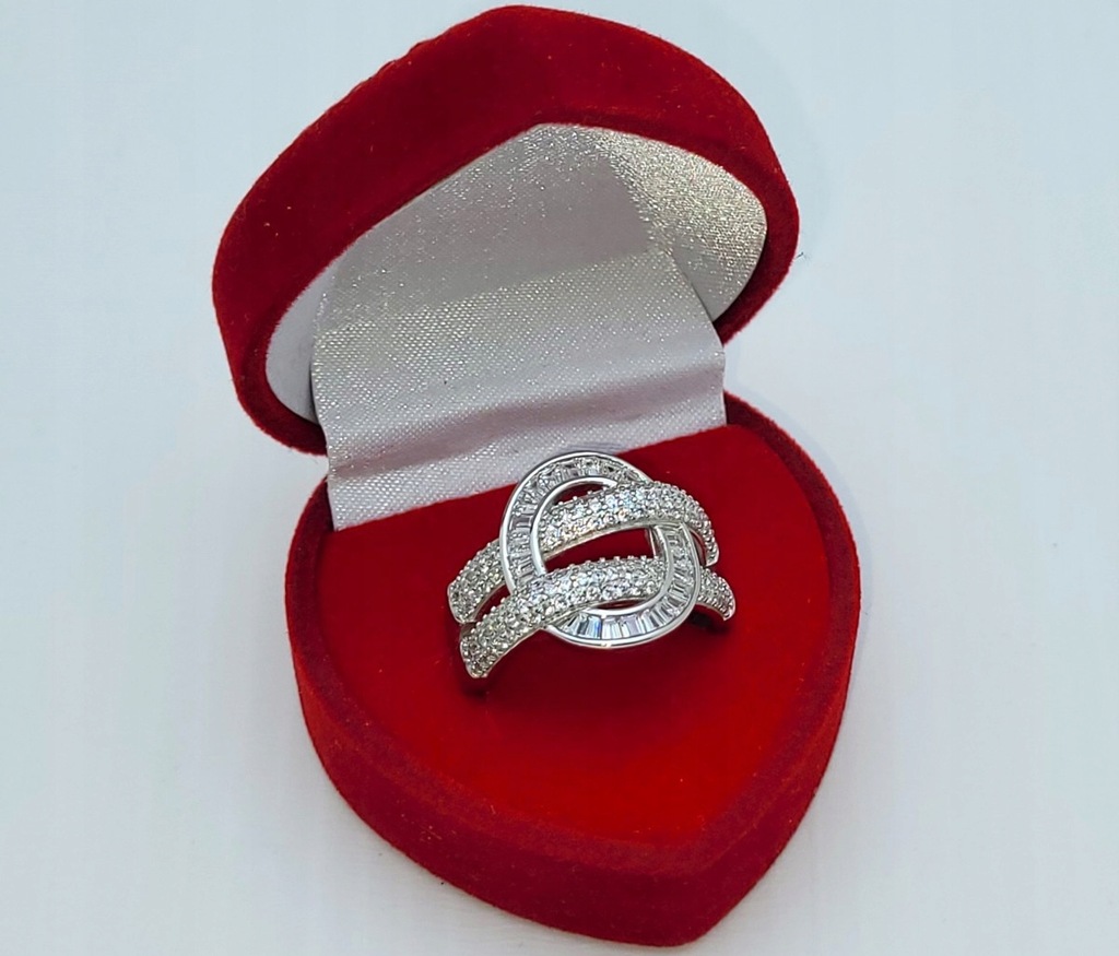 Wyjątkowy srebrny pierścionek cyrkonie r.16