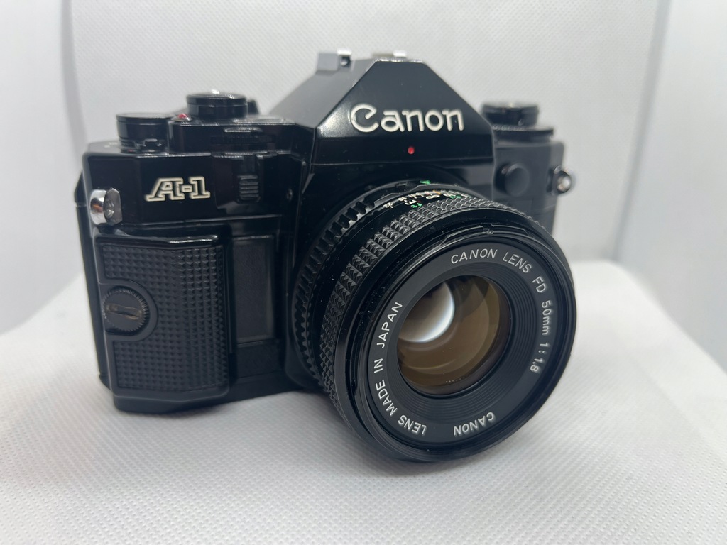 Canon A1 + Canon 50mm 1:1.8 + Sigma Macro 28:2.8