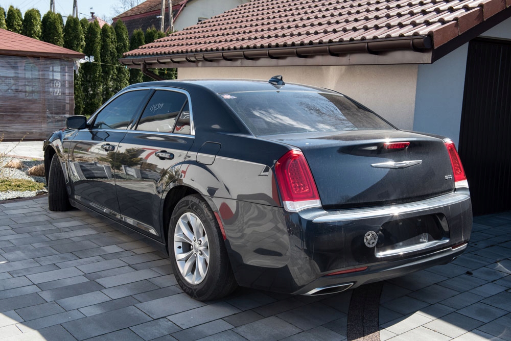 Chrysler 300 9358361301 oficjalne archiwum Allegro