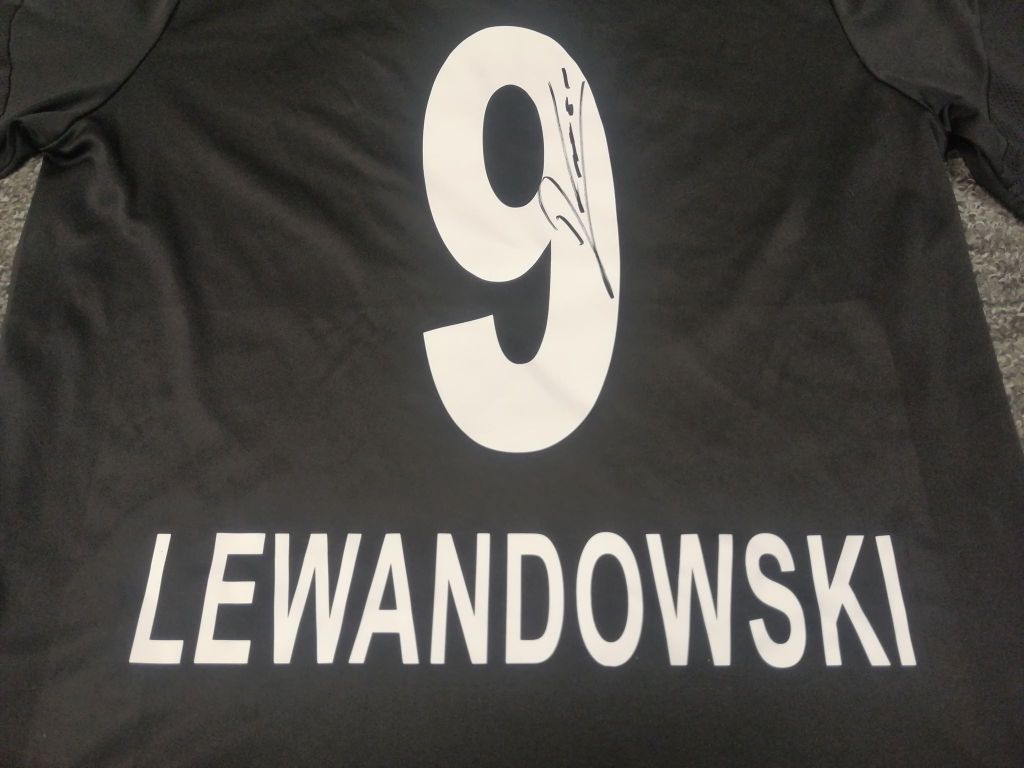 Lewandowski - koszulka Bayern z autografem