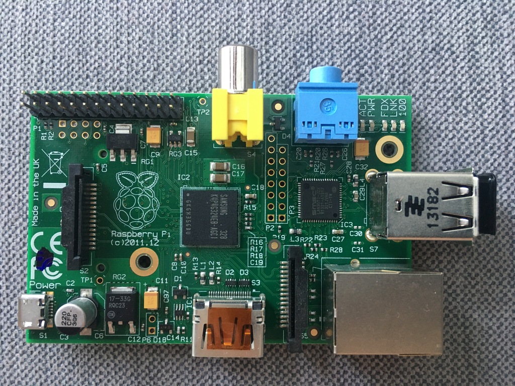 Raspberry Pi (c) 2011.12 + WiFi ASUS gratis