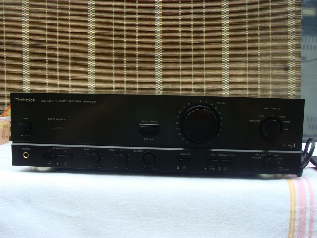 WZMACNIACZ TECHNICS MODEL. SU-VZ320