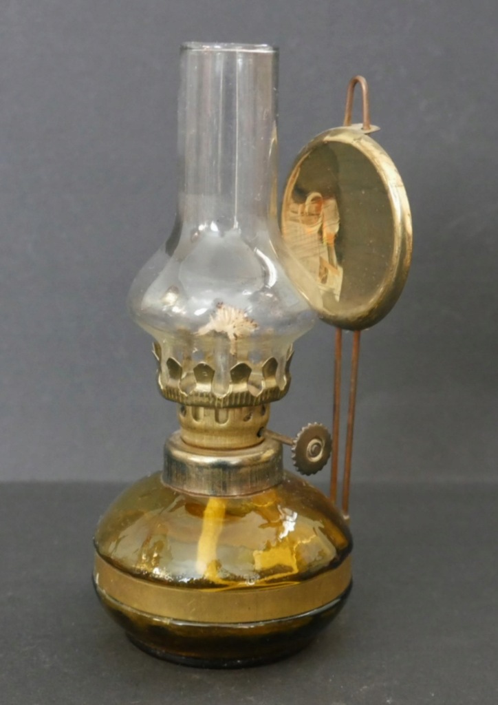 mała,szklana lampka naftowa wys-14,2cm