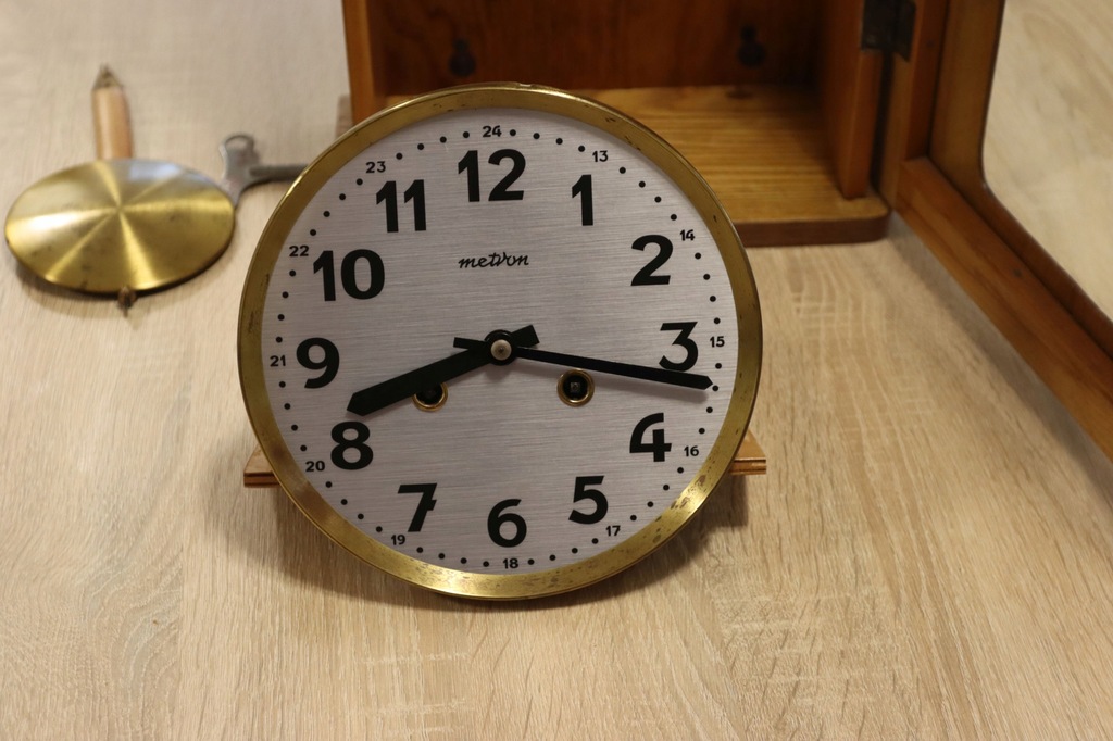 Zegar ścienny METRON z X 1965 roku - 16666151957 - oficjalne