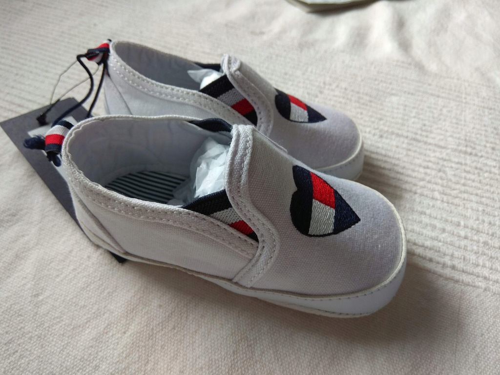 Nowe Tommy Hilfiger roz.19 / 13cm