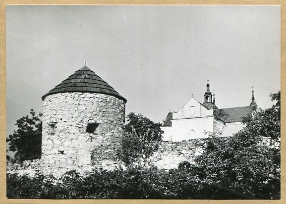 MSTÓW -- Zespół klasztorny - kościół obwarowania