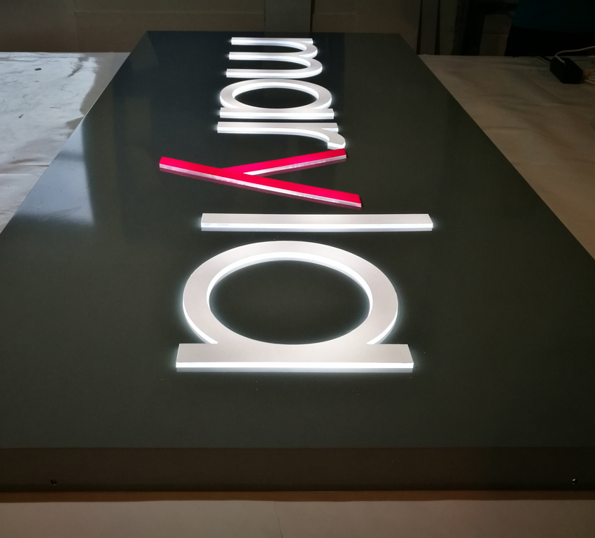 Kaseton reklamowy z dibondu frezowany CNC 100x50