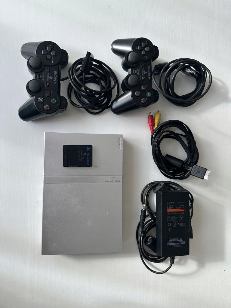 Konsola Playstation 2 Silver SCPH-70003 PAL 2 pady, karta 8MB , 8 gier