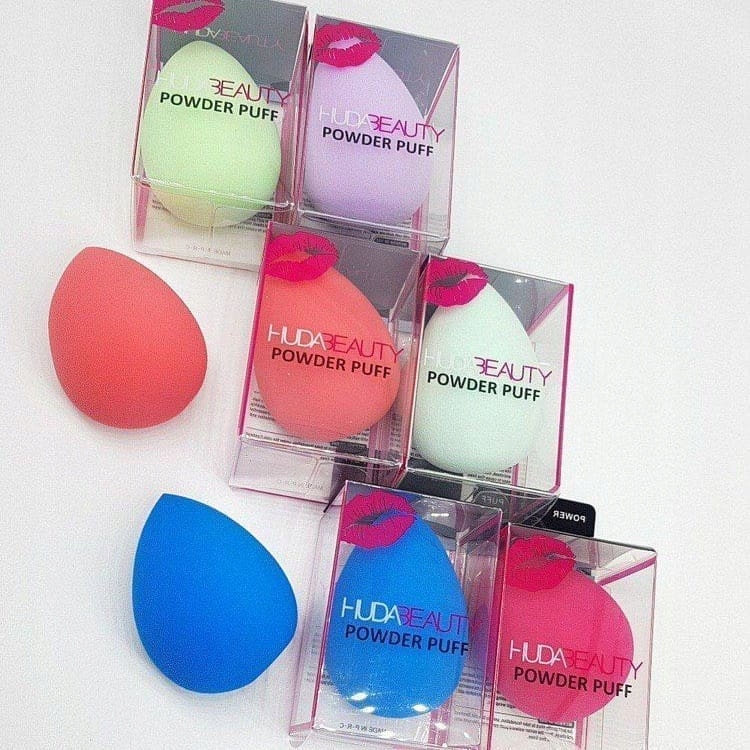 Gąbka do makijażu blender Huda Beauty Powder Puff 9387149434