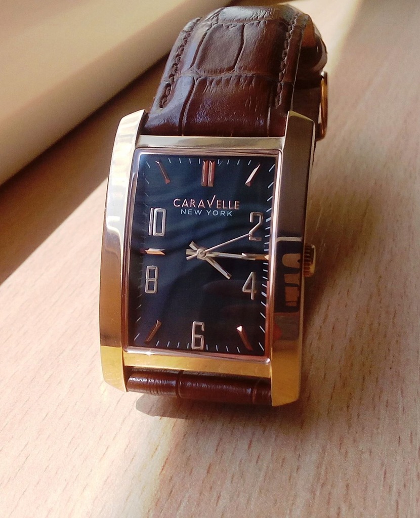 ZNAKOMITY ZEGAREK CARAVELLE NEW YORK BY BULOVA