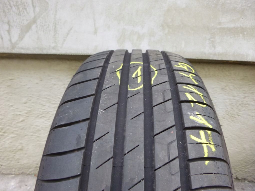 Goodyear Efficient Grip Performance RSC 205 55 17R