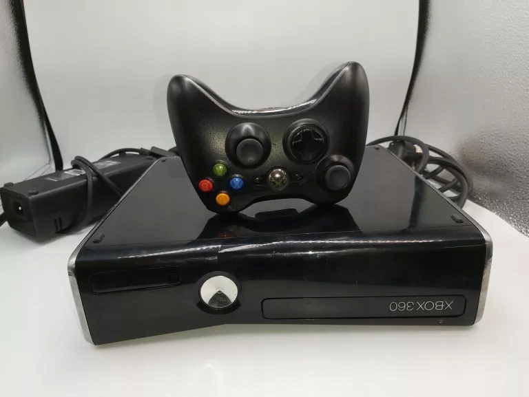 KONSOLA XBOX 360 250GB PAD + OKABLOWANIE