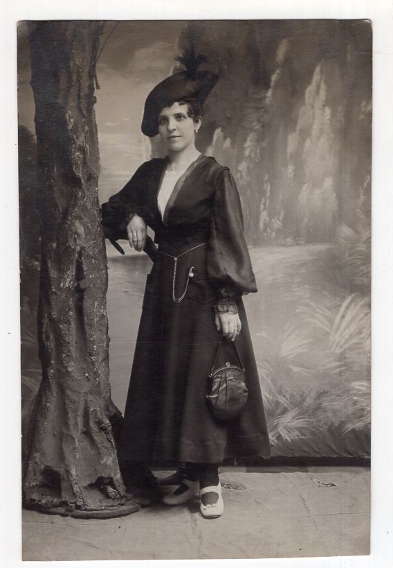 FOTO-POCZT - Modna Pani - Piekacz - Warszawa - ok1920