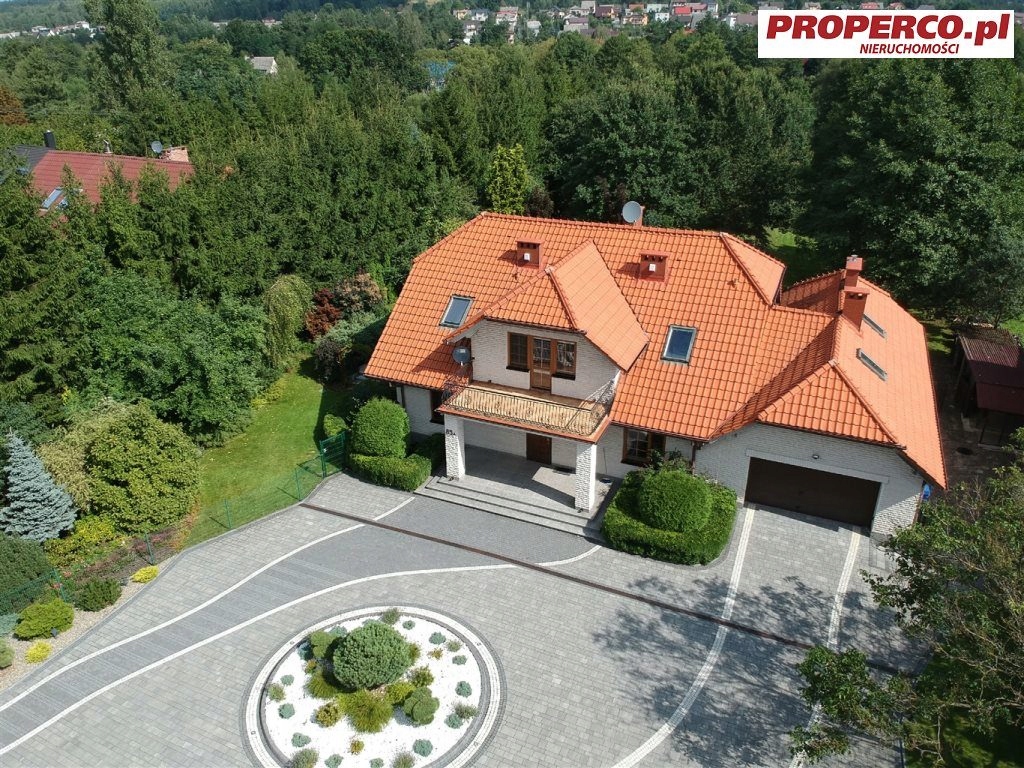 Dom, Zagnańsk (gm.), Kielecki (pow.), 372 m²