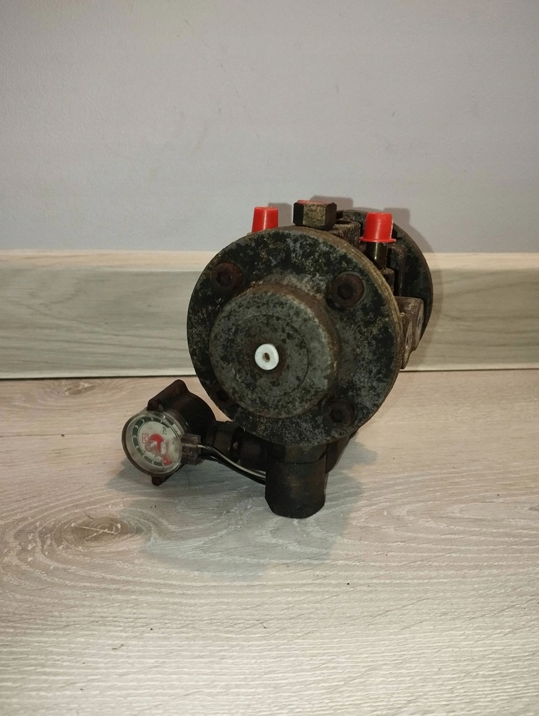 Volkswagen Transporter - Caravelle T5 Regulator ciśnienia paliwa 110R000090