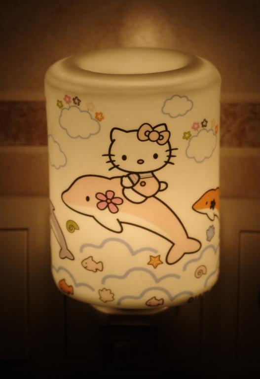 Lampka zapachowa Hello Kitty z delfinem, 7W, 220V