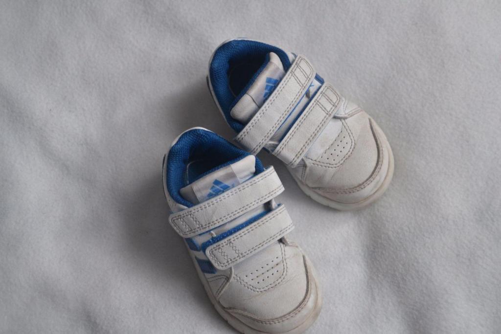 buty ADIDAS kids   ROZMIAR  22